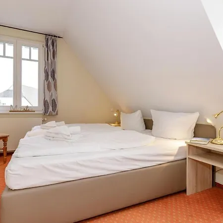 Holiday home Seepferdchen, 15a, Haus Zingst 15a Ostseebad Nienhagen