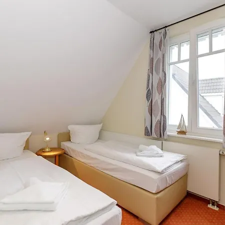Holiday home Seepferdchen, 15a, Haus Zingst 15a *